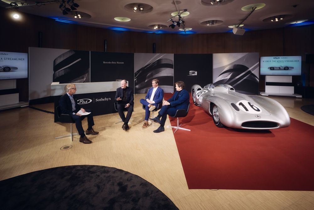 Der wertvollste jemals verkaufte Grand-Prix-Rennwagen: Der Mercedes-Benz W 196 R Stromlinienwagen von 1954 für €51.155.000/$53.917.370 veräußertMost Valuable Grand Prix Racing Car Ever Sold: The 1954 Mercedes Benz W 196 R Stromlinienwagen Sells for