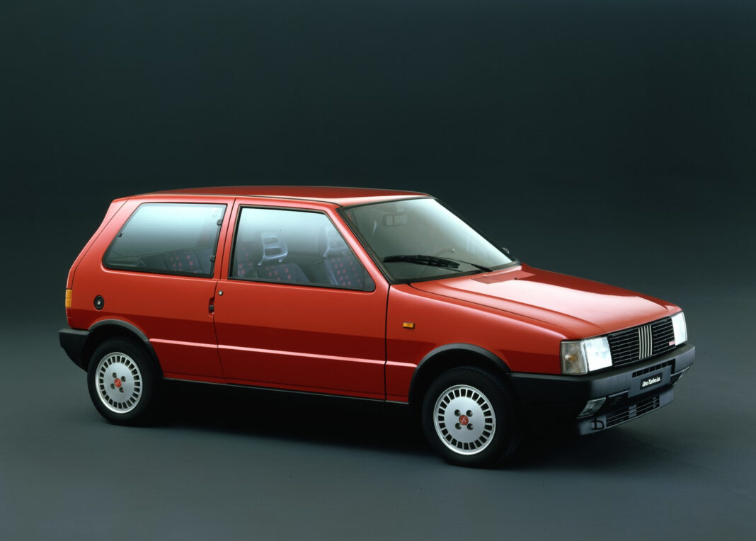 FiatUnoTurboi.e.40yearsofspeedtechnologyandaudacity