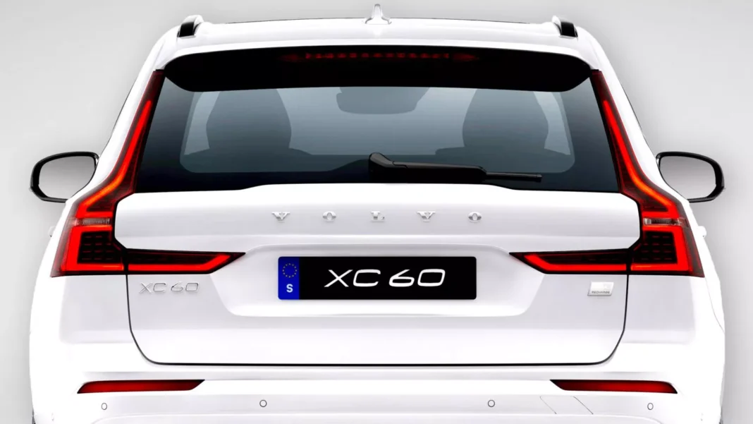 XC60_Recharge_plug-in_hybrid_R-Design_expression_in_Crystal_White_Pearl-copy-1536x864