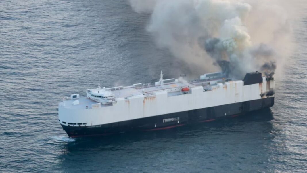 brod so koli vo pozar