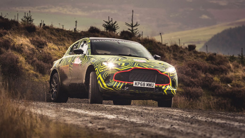 050_aston_martin_dbx
