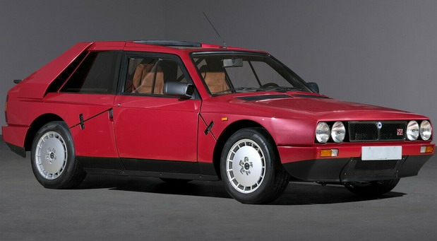 207080-lancia-delta-1