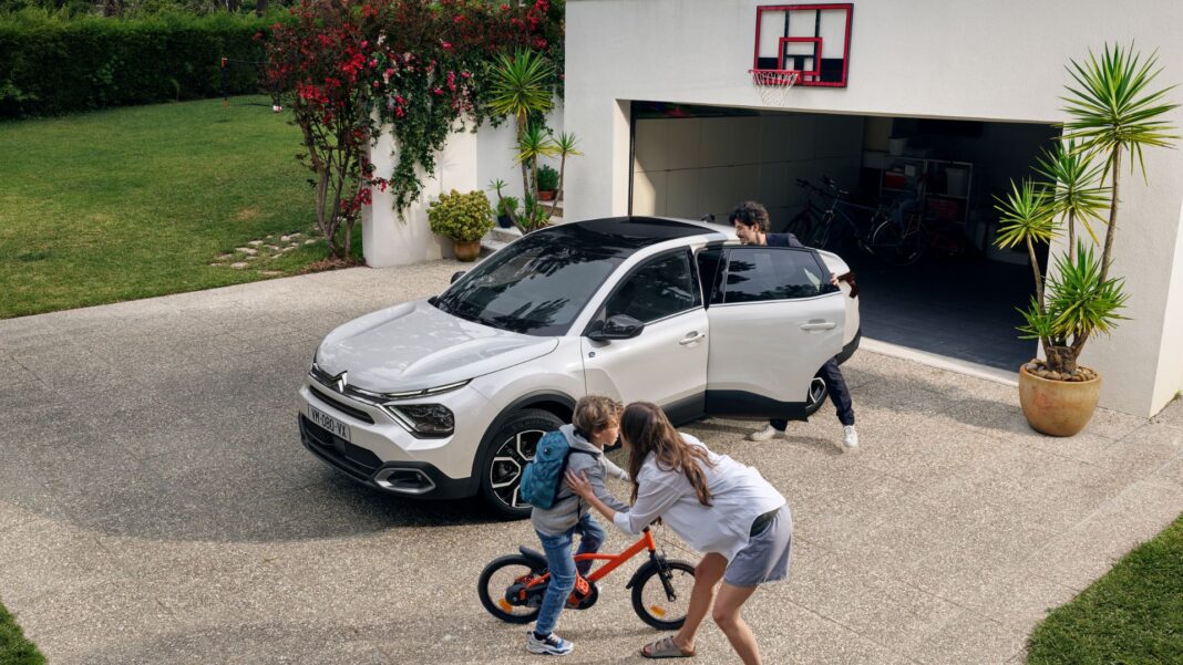 Citroen-C4-X-and-E-C4-X-15