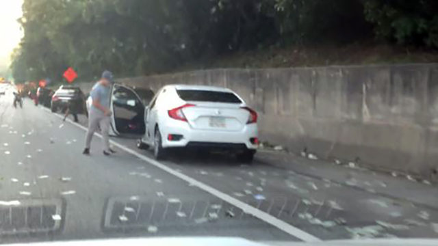 Drivers-collecting-cash-on-I-285_1562747298017_15827424_ver1.0_640_360