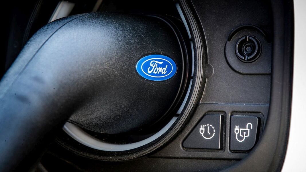 Ford-Kuga-phev-hybrid-recall-fire