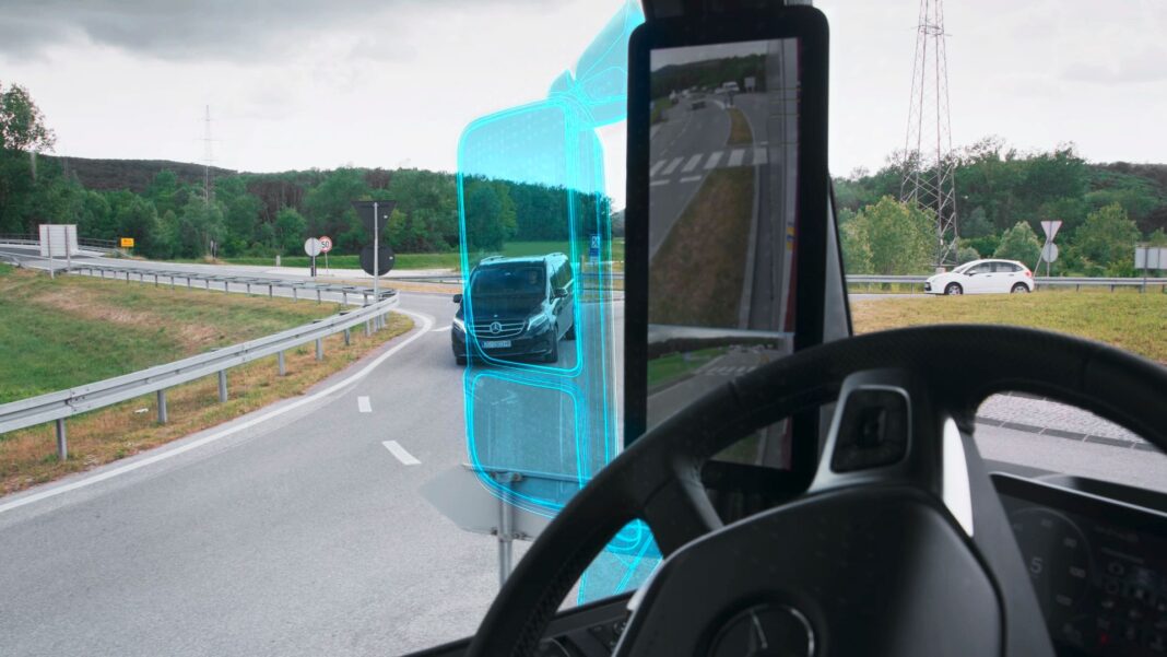 Mercedes-Benz-Actros-MirrorCam-system-2