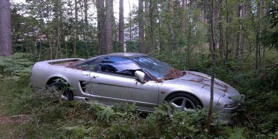 NSX-in-woods-932x466