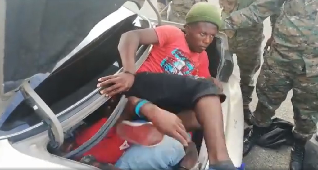 Toyota-Camry-koliko-ljudi-2-1024x548