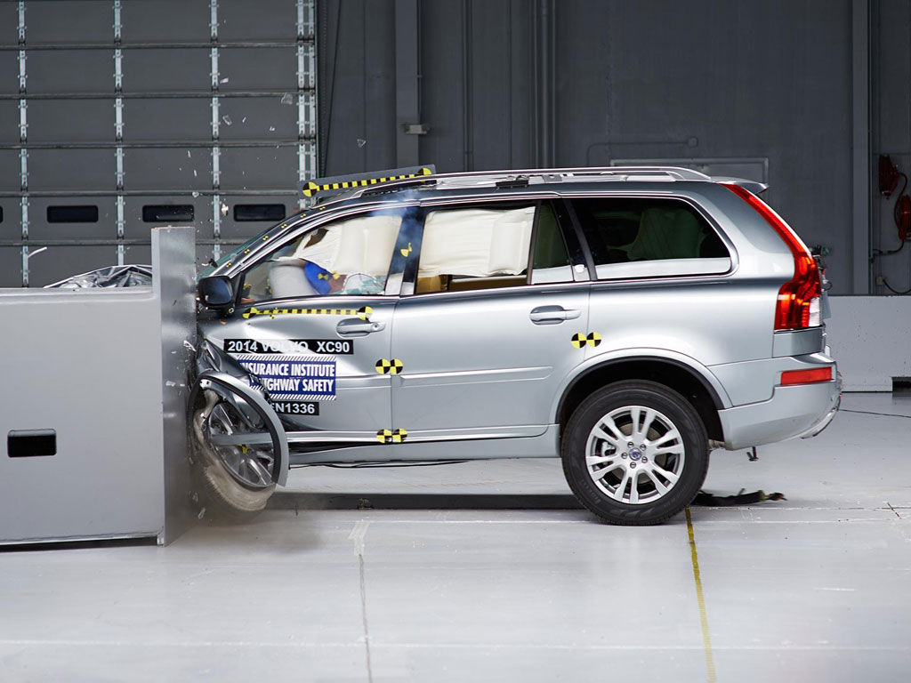 Volvo-XC90-IIHS-crash-t-02