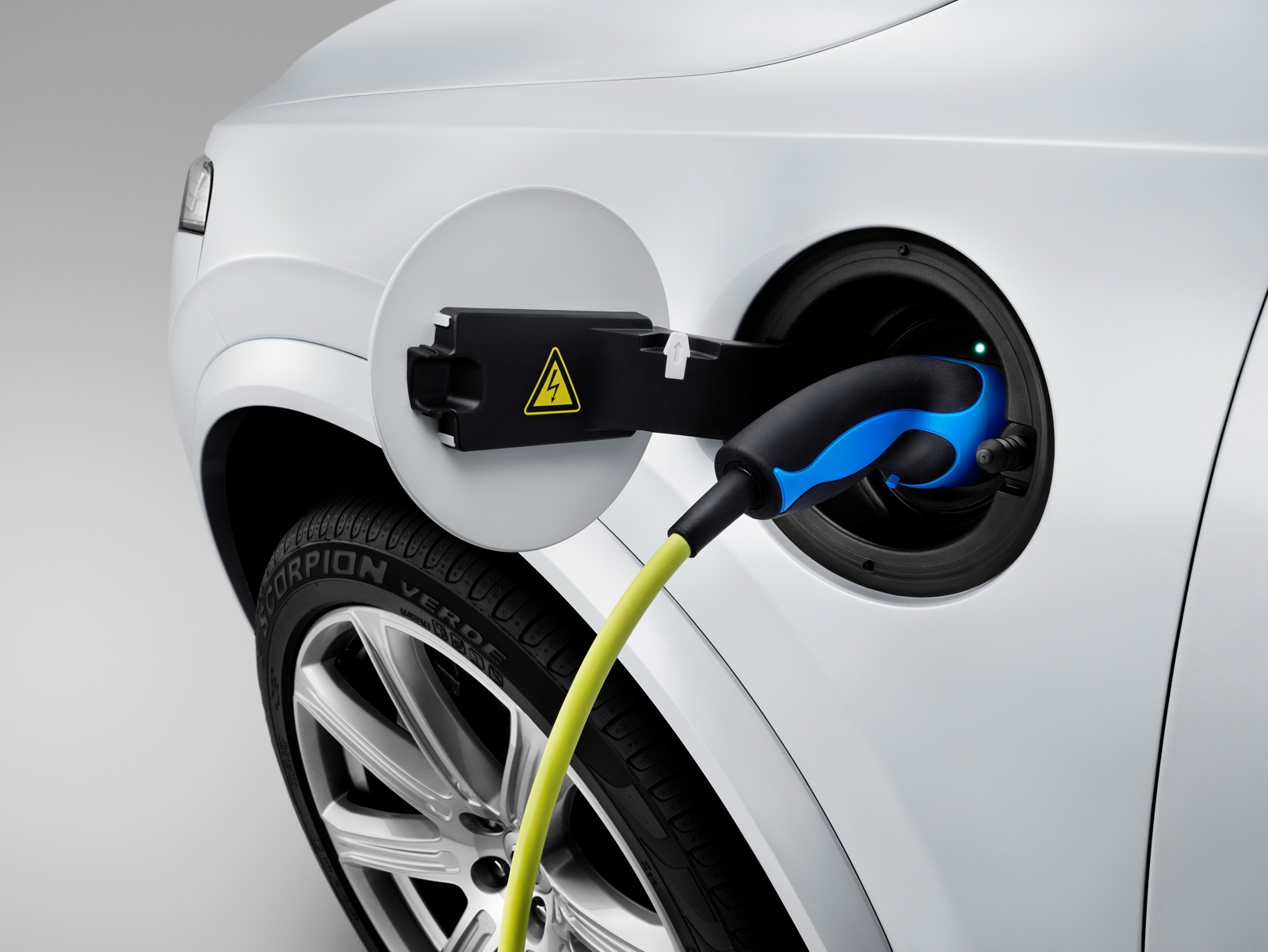 Volvo-electric-vehicle-2