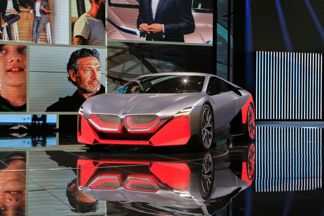 b5db6a57-2019-bmw-vision-m-next-8