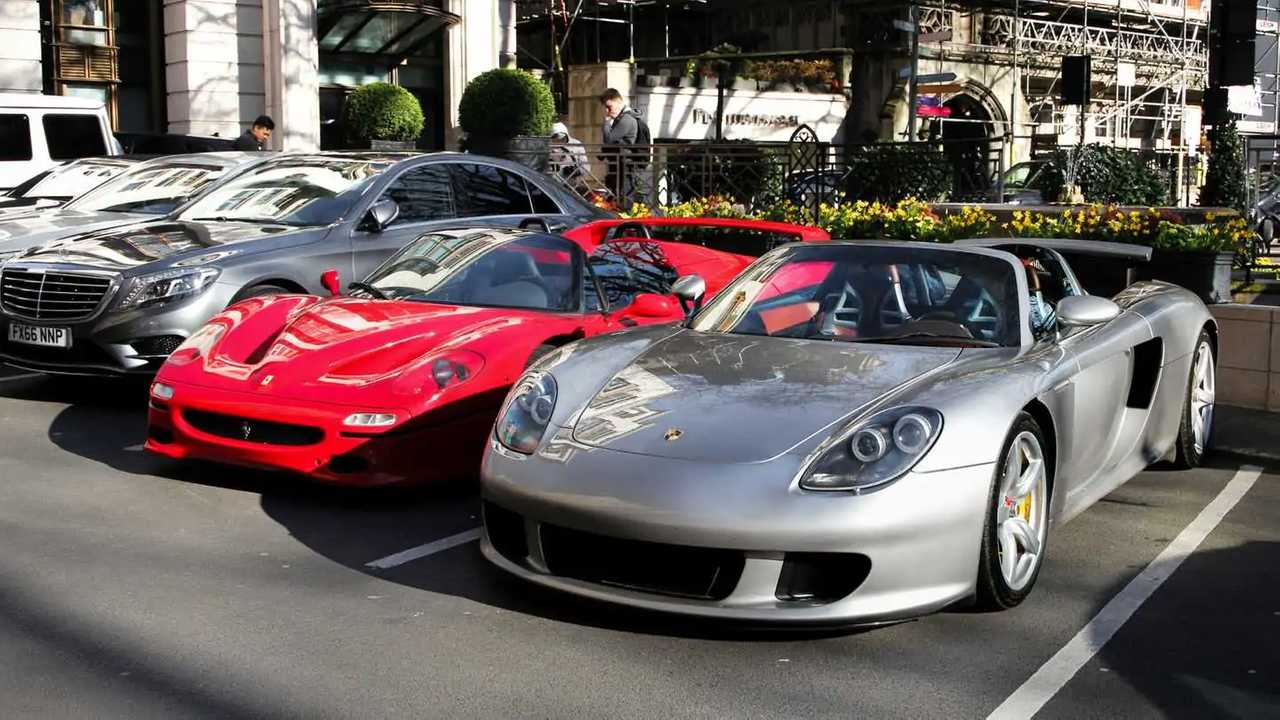 Porsche Carrera GT and Ferrari F50 parked by London hotel