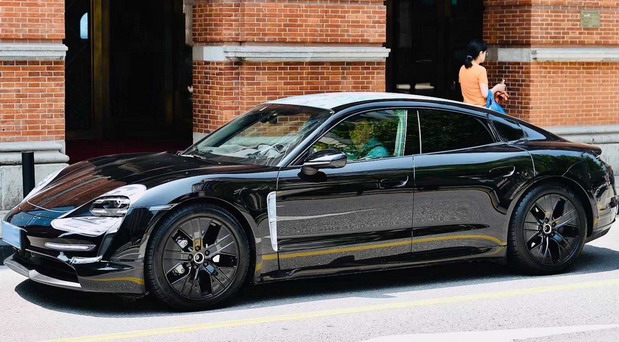 porsche-taycan-1