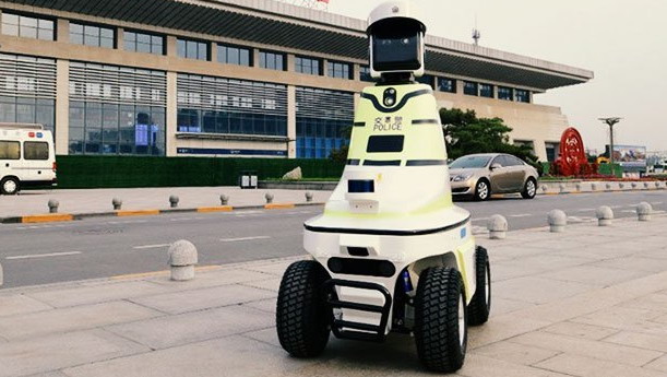robot-policaec-kina