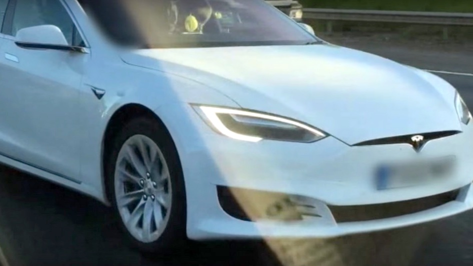 tesla-no-driver