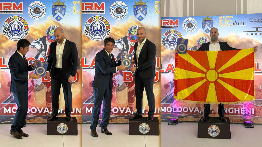 Petar Mijalkov prima nagrada od Hakan i vee makedonsko zname