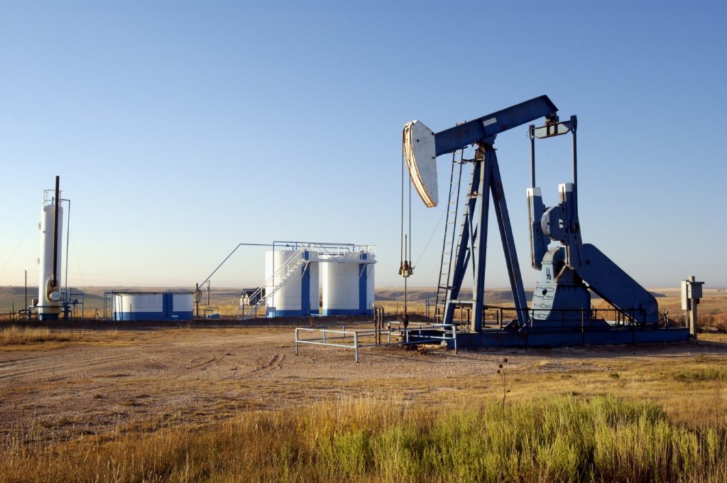 Цените на нафтата паднаa на 72 долари  – за испораки во мај цената е 66,11 долари