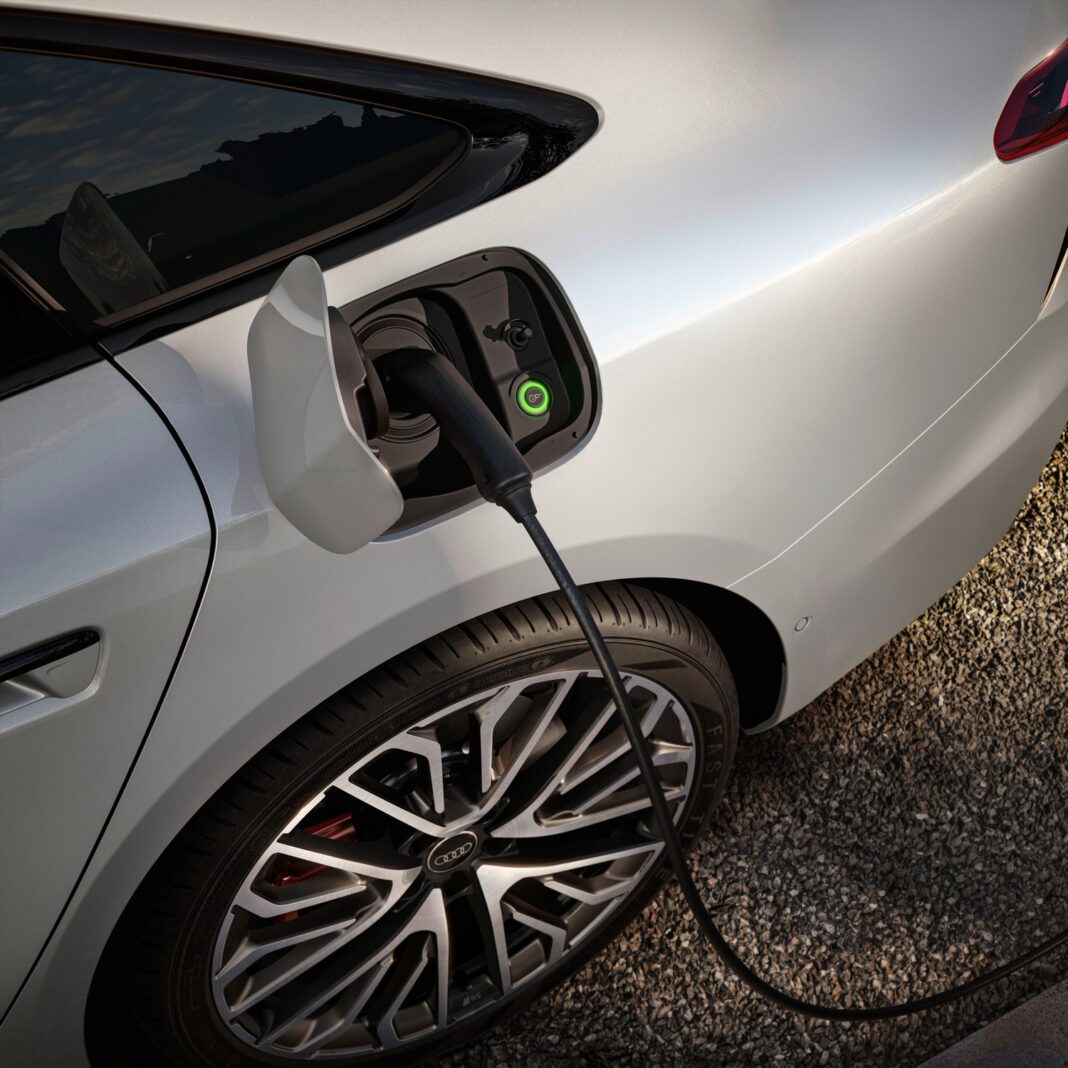 Audi A6 Sedan e-hybrid quattro