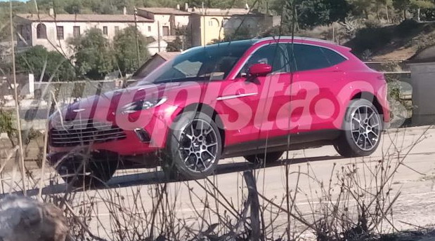 Aston Martin DBX