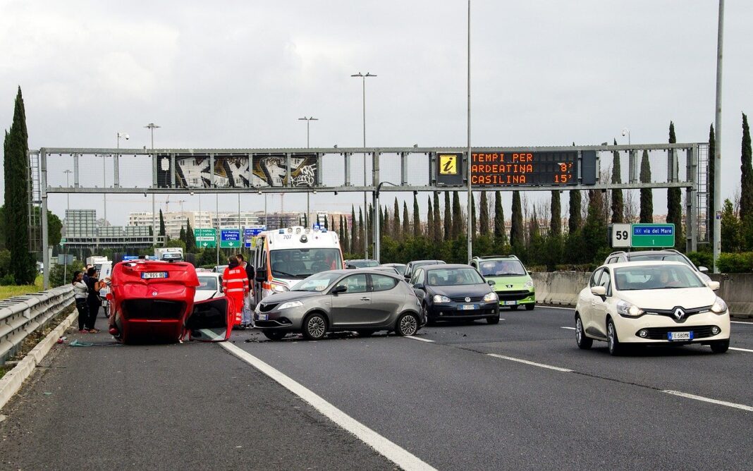 car-accident-2165211_1280