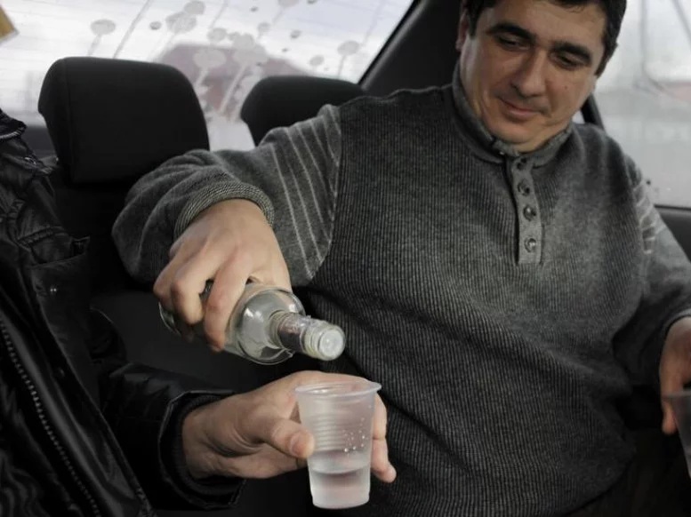 vodka-vo-avtomobil