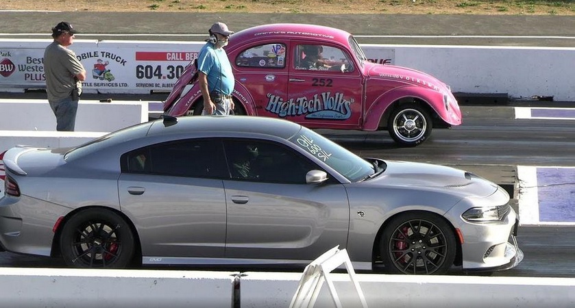 vw-beetle-vs-charger-sr